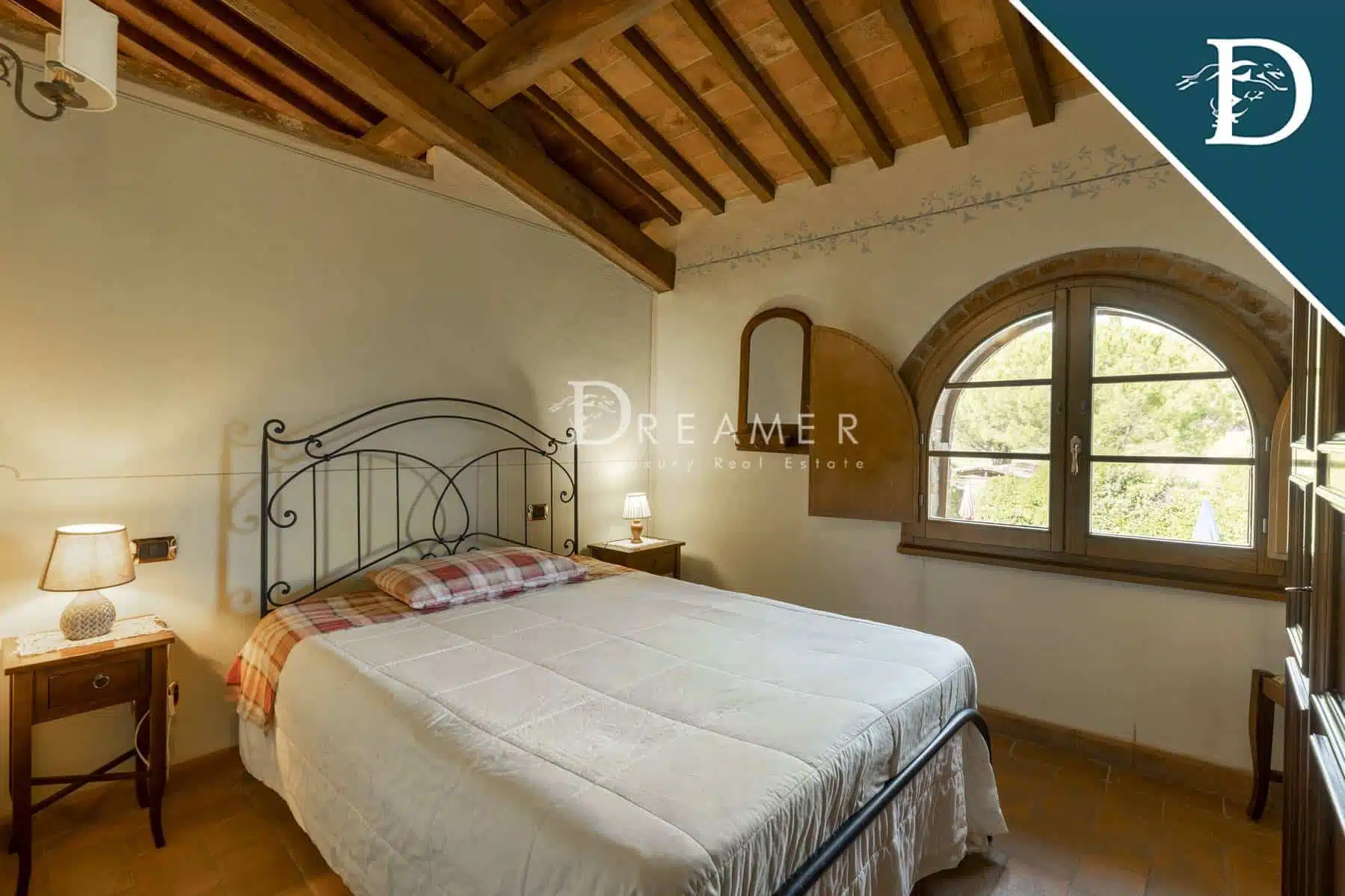 Historic Farmhouse with a Pool in Chianti-13_278289