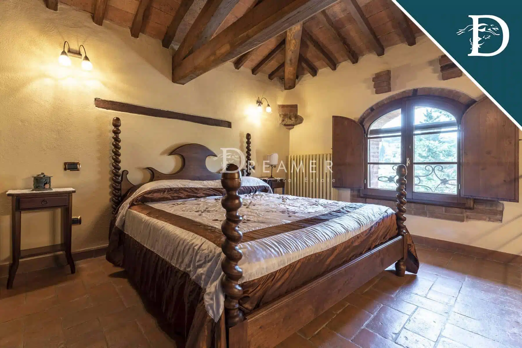 Historic Farmhouse with a Pool in Chianti-16_278292