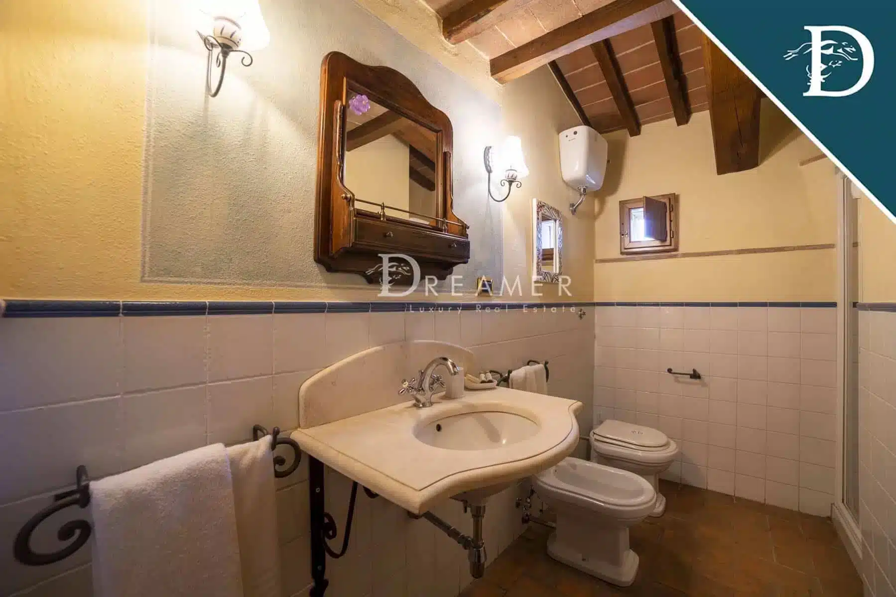 Historic Farmhouse with a Pool in Chianti-17_278293