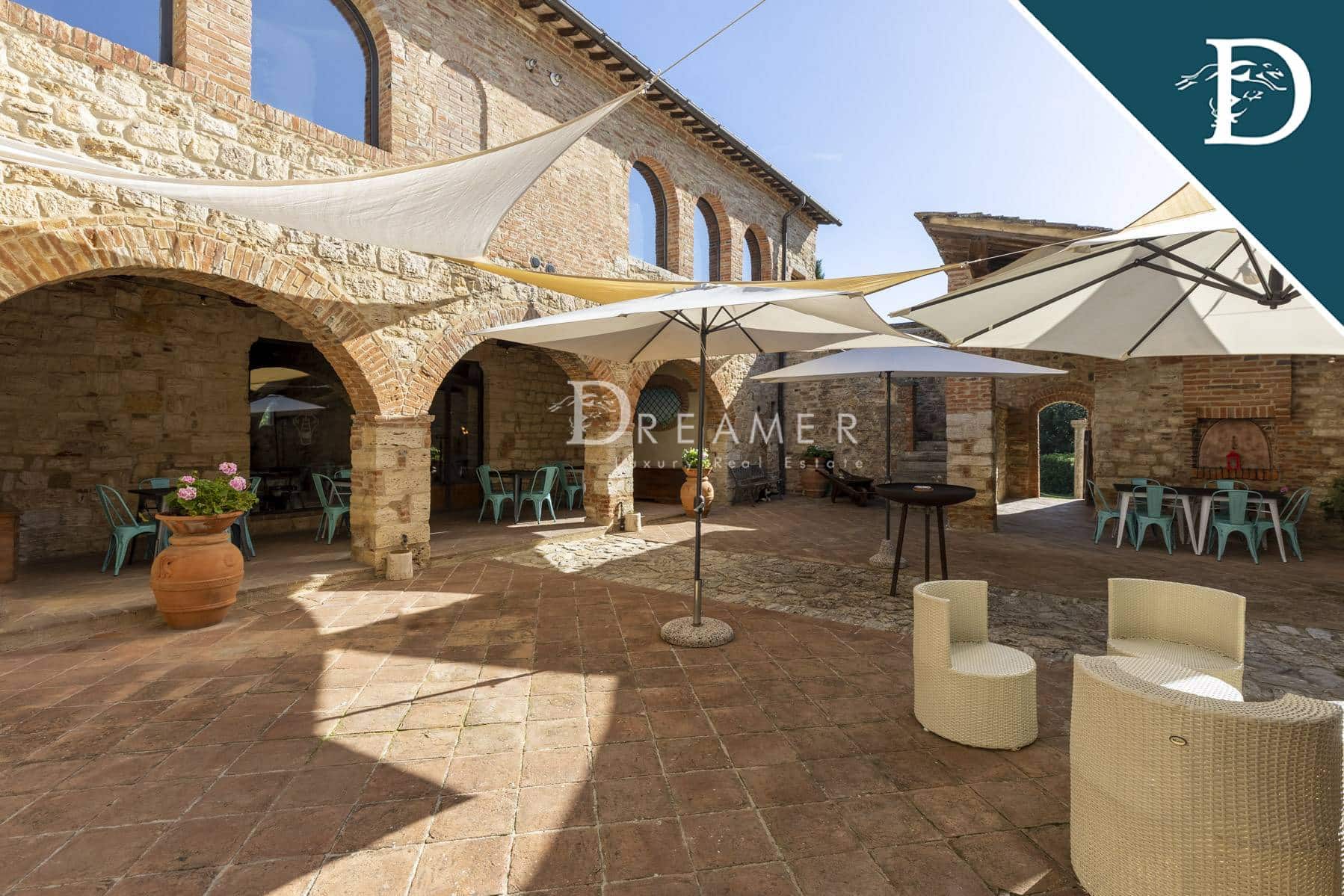 Historic Farmhouse with a Pool in Chianti-24_278300
