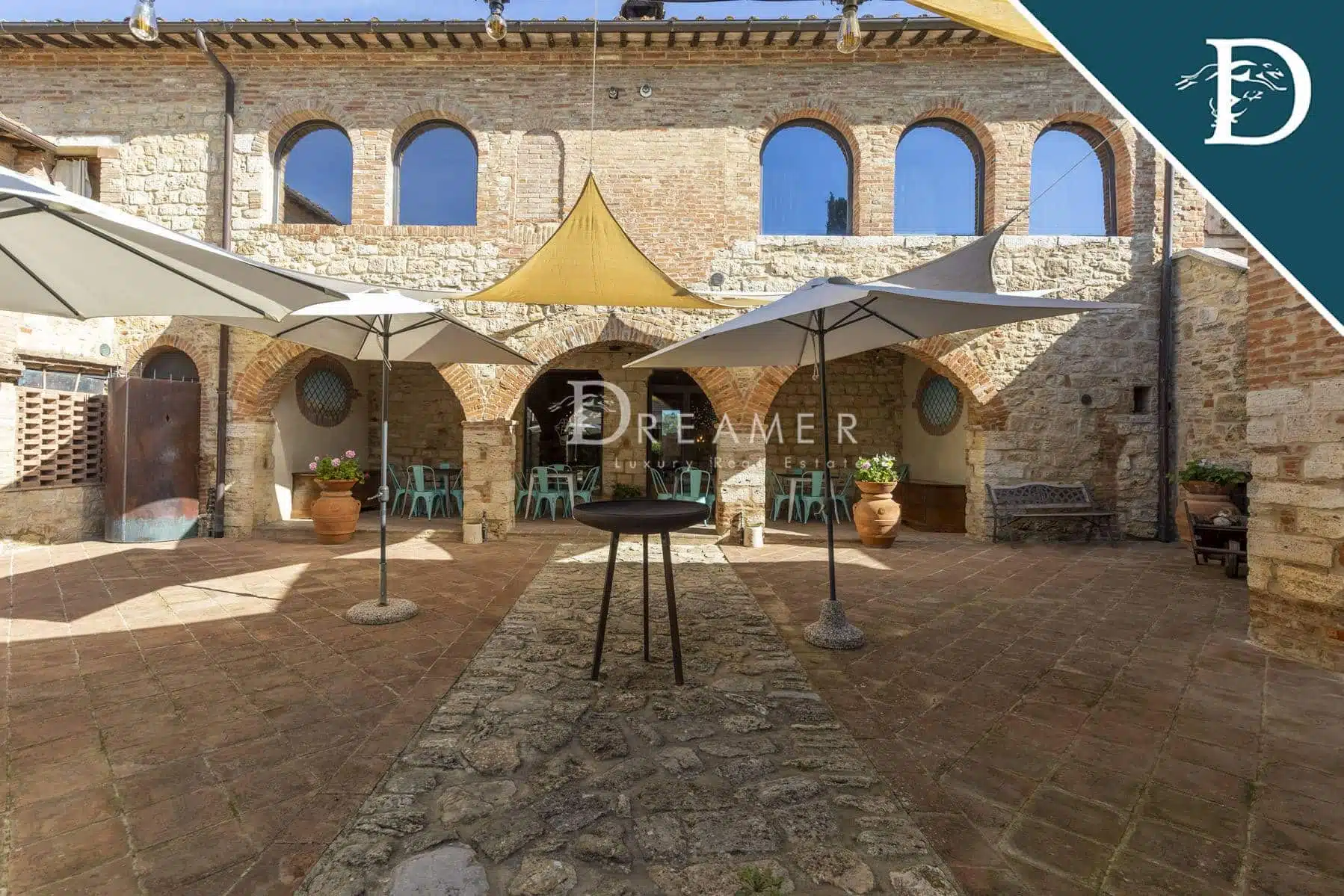 Historic Farmhouse with a Pool in Chianti-25_278301
