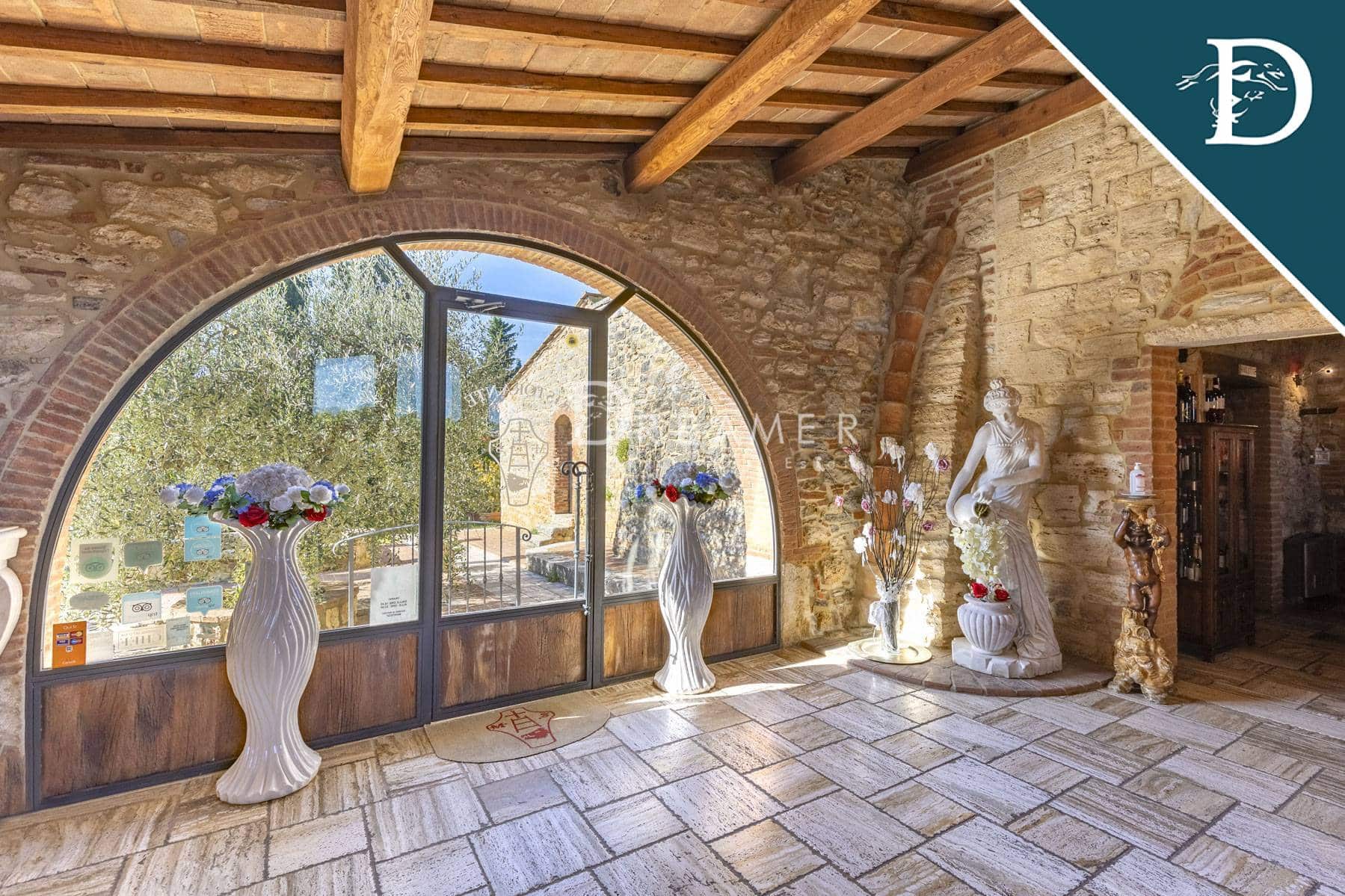 Historic Farmhouse with a Pool in Chianti-26_278302