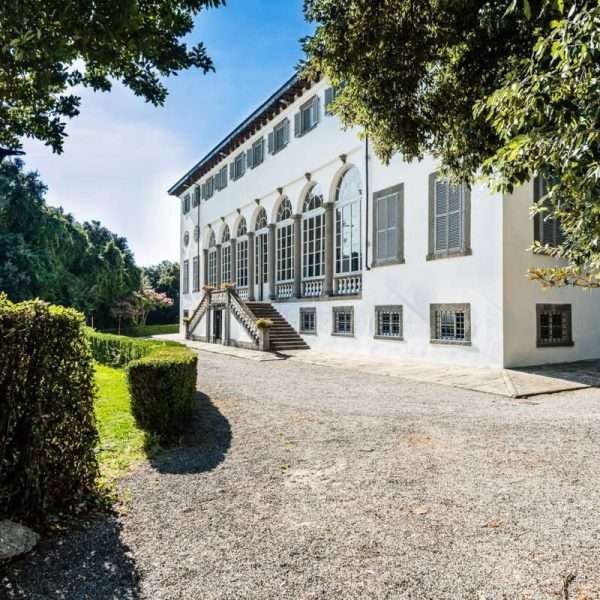 Luxury Apartment in Historic Villa