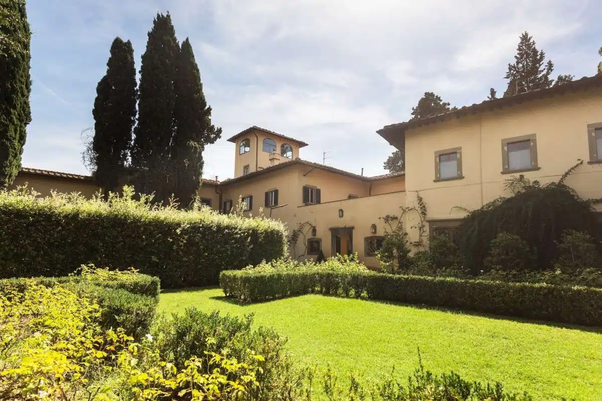 Prestigious Villa with a Pool - Prestigiosa Villa con Piscina