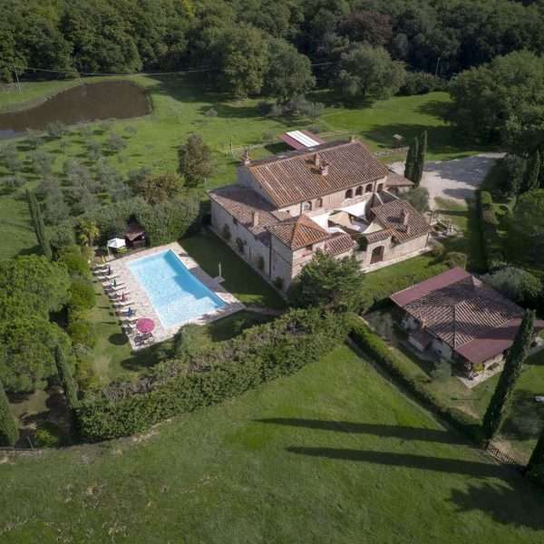 Farmhouse with a Pool in Chianti