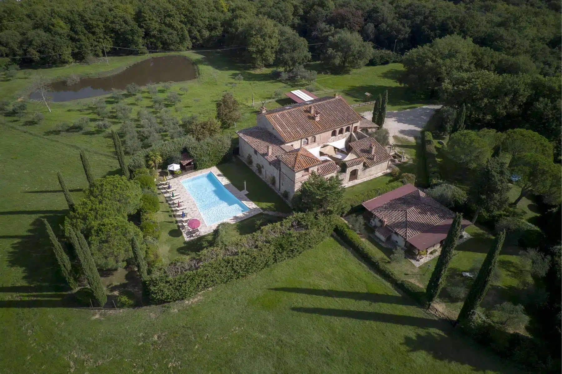 Farmhouse with a Pool in Chianti - Agriturismo con Piscina
