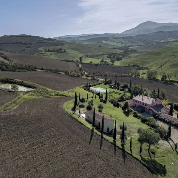 Elegant Tuscan Villa with a Pool on the Hills of Siena