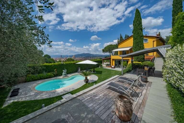 8094-villa-esclusiva-con-piscina-e-vista-panoramica-a-piazzale-michelangelo-header2