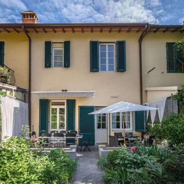 Exclusive Town House With A Garden in Oltrarno