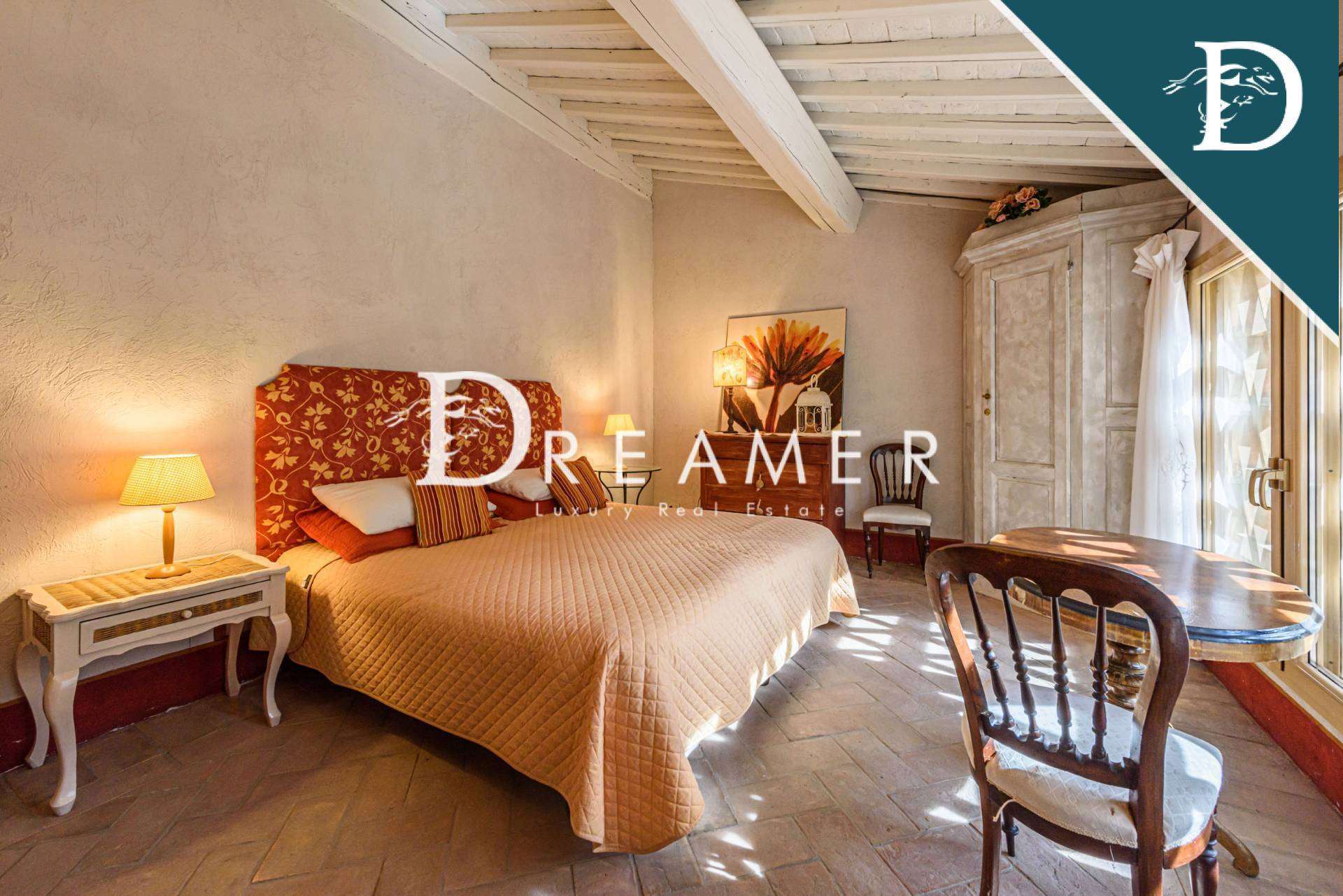 Historic Villa in Chianti Classico with Infinity Pool-16_263455