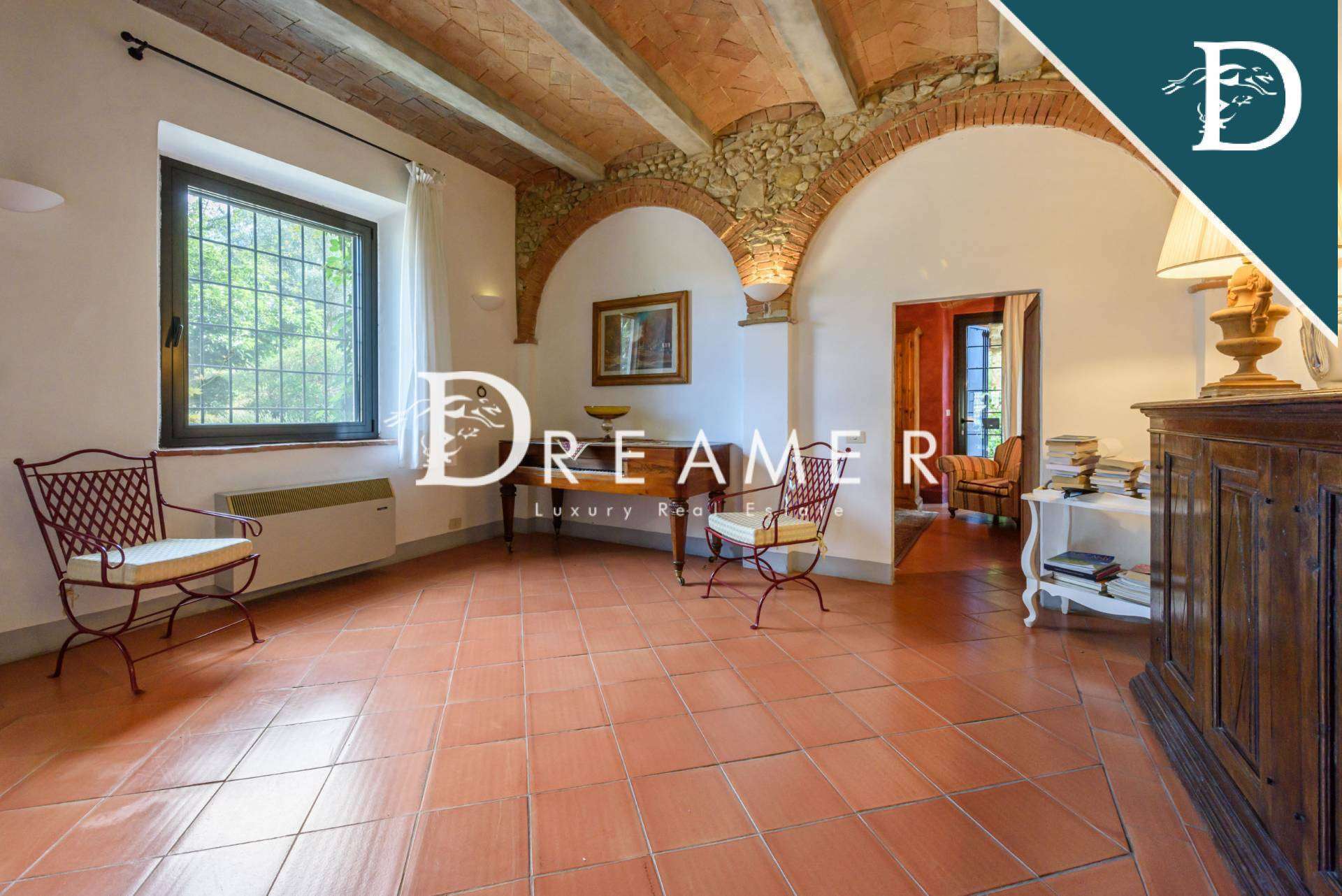 Historic Villa in Chianti Classico with Infinity Pool-18_263457