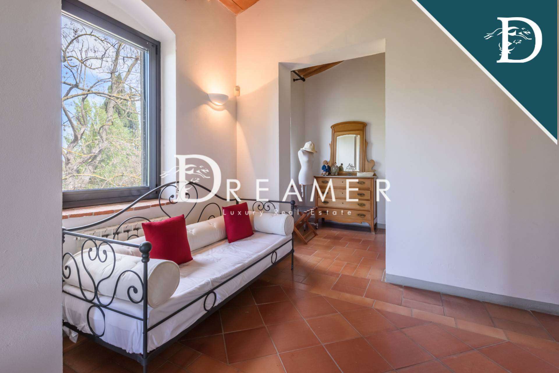 Historic Villa in Chianti Classico with Infinity Pool-31_263470