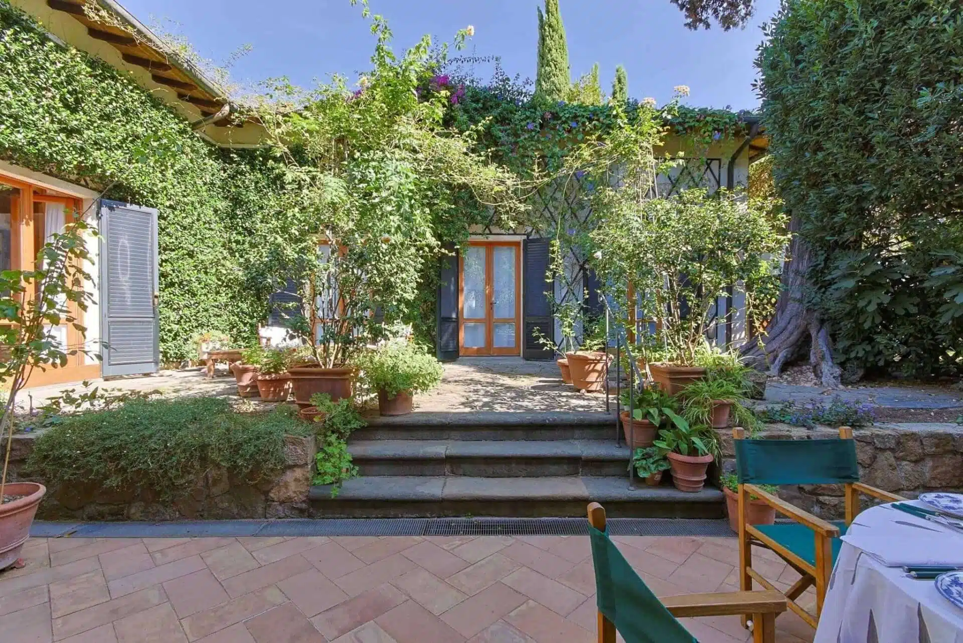 Prestigious Apartment with Private Garden in the Renowned Oltrarno of