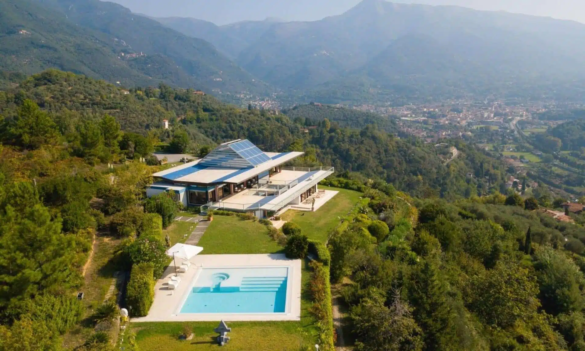 Villa with Pool and Sea View in Camaiore