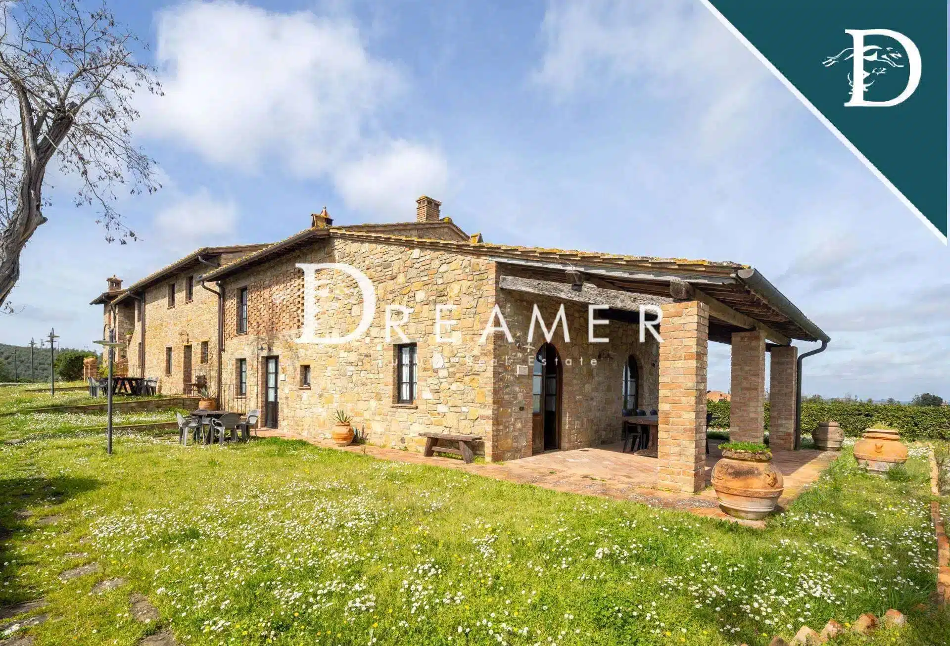 Tuscan Farmhouse with Pool in Montaione, Tuscany-41_262477