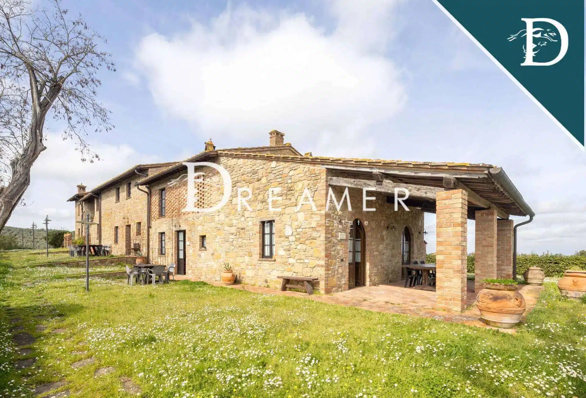 Tuscan Farmhouse with Pool in Montaione, Tuscany-45_262481
