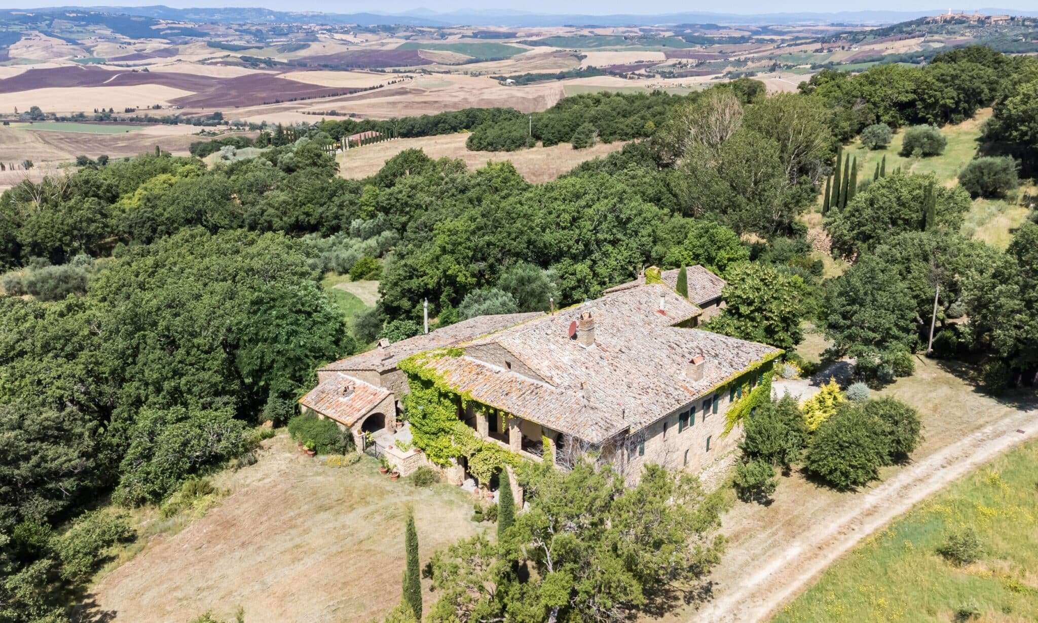 Enchanting Tuscan Hamlet with a Pool in Val d’Orcia, Siena