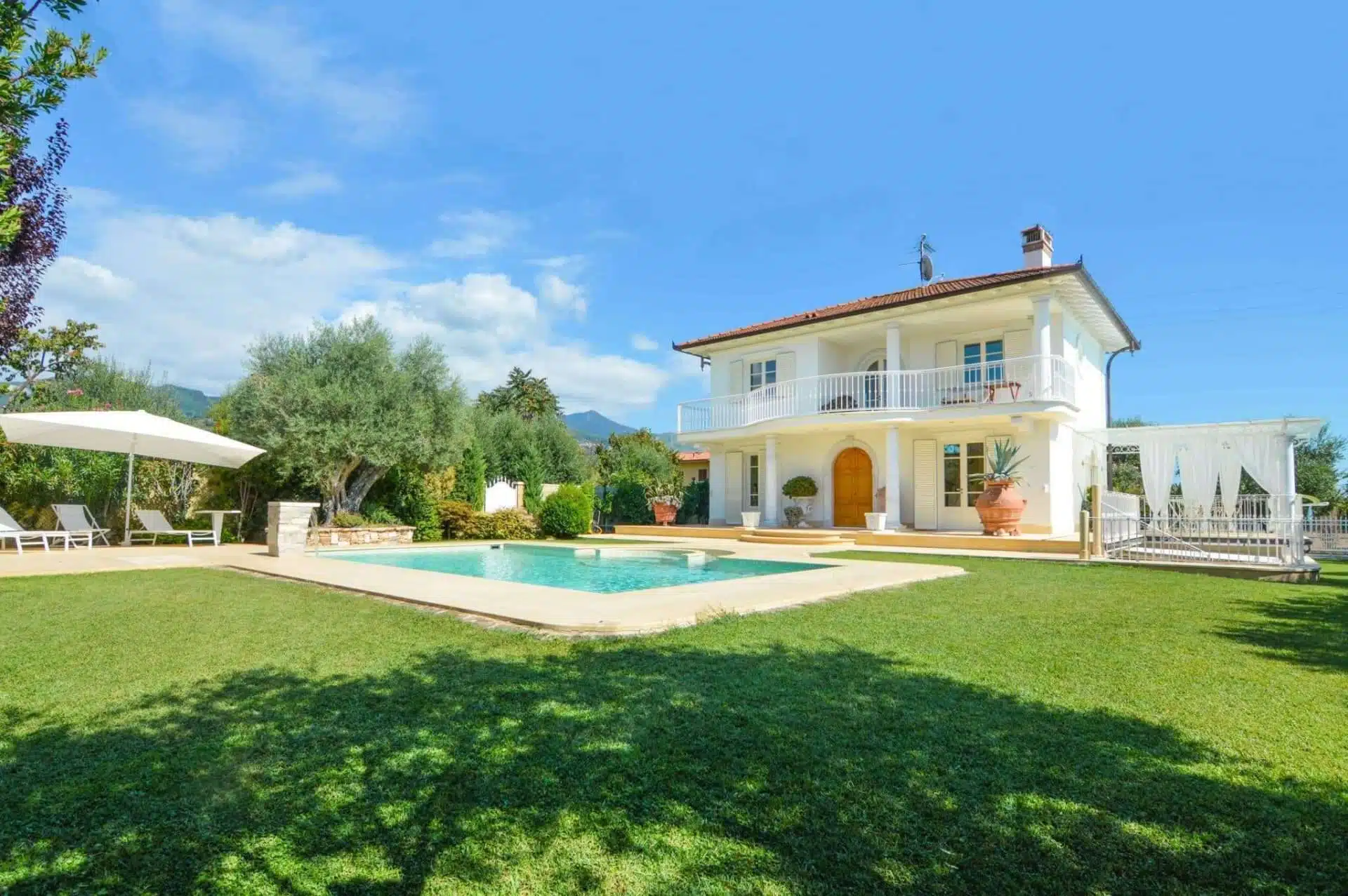 Villa-with-pool- for-sale-forte-dei-marmi-10298