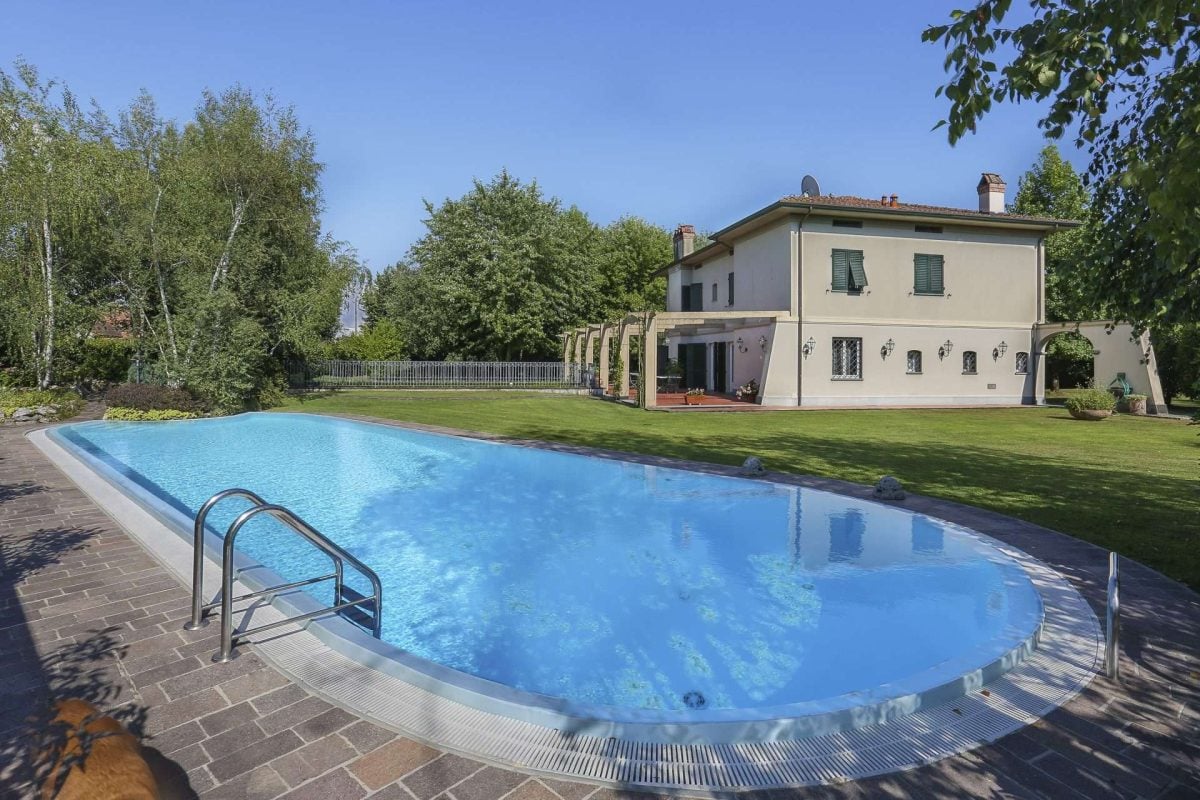 villa in Camaiore