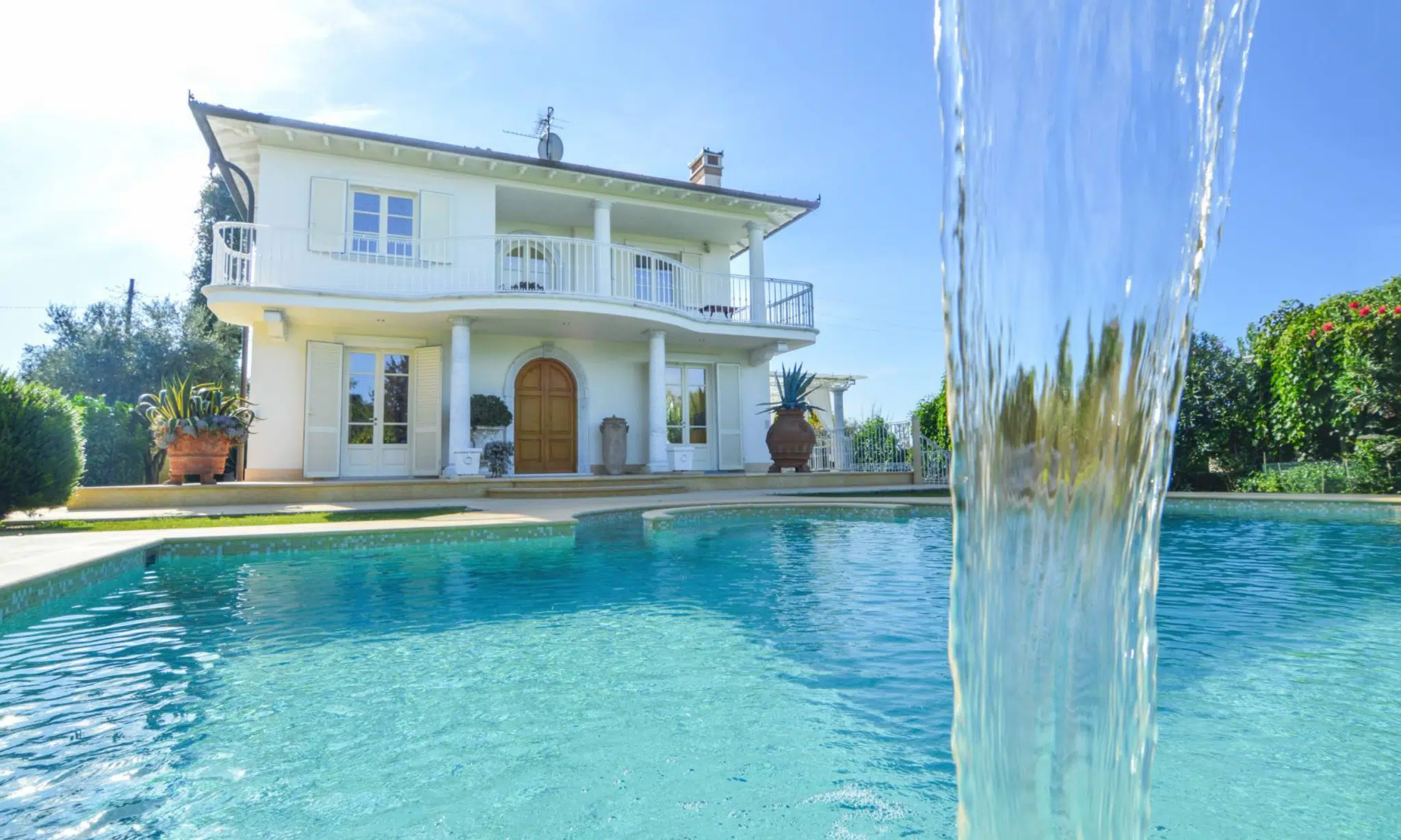 Exclusive Villa with Pool in Forte dei Marmi