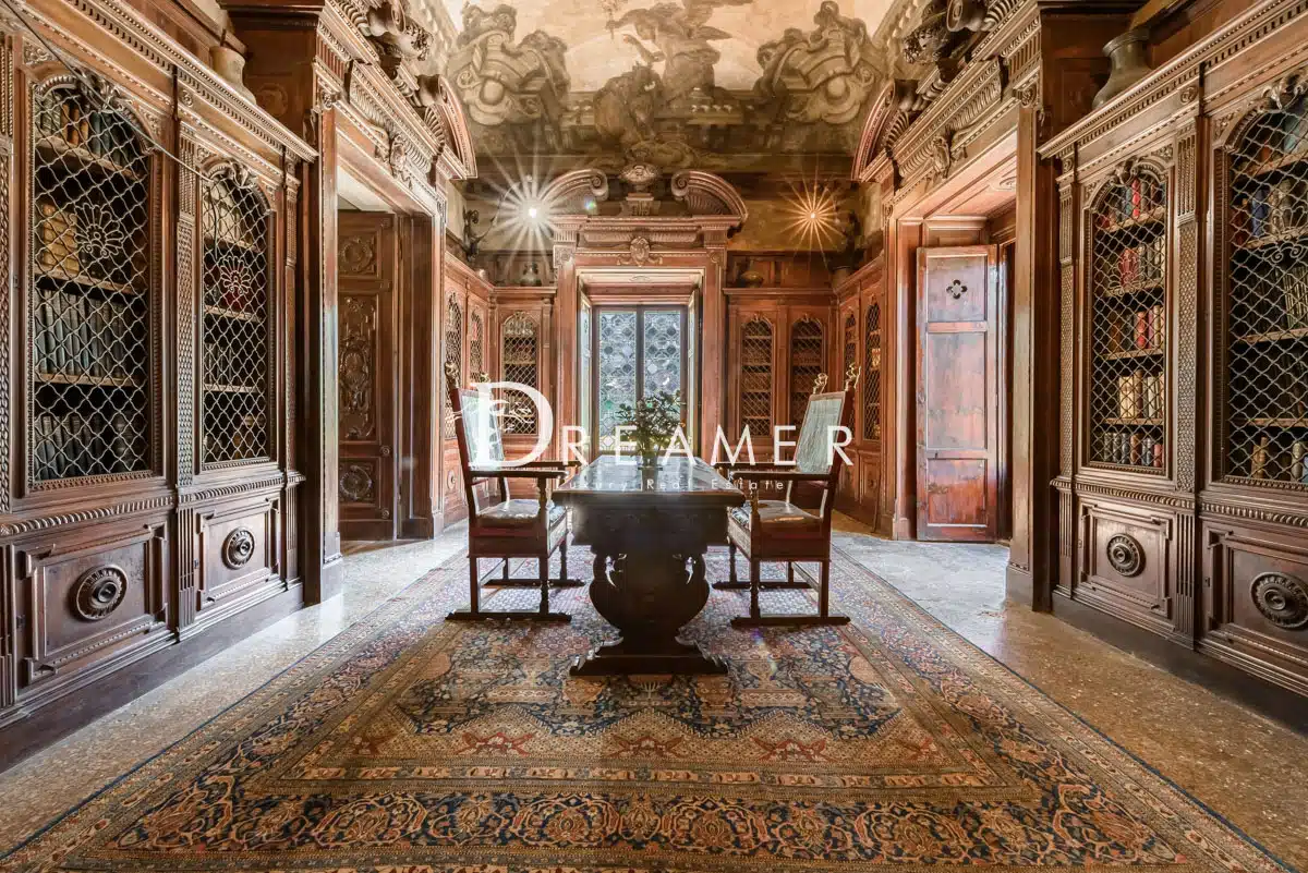 Decameron villa interiors - interni della villa del Decameron