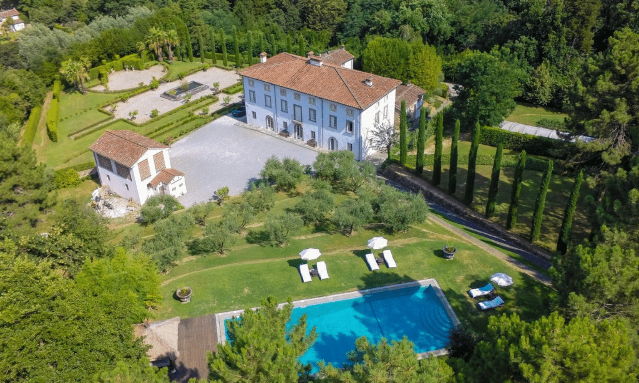 period estate with pool Lucca