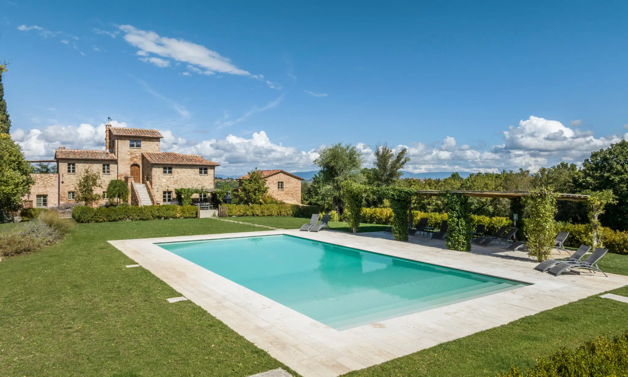 renovated stone farmhouse for sale in the hills of Montepulciano