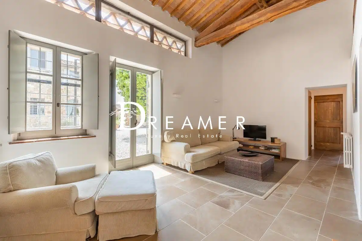 Stunning Villa with Pool Immersed in the Crete Senesi-27_326412