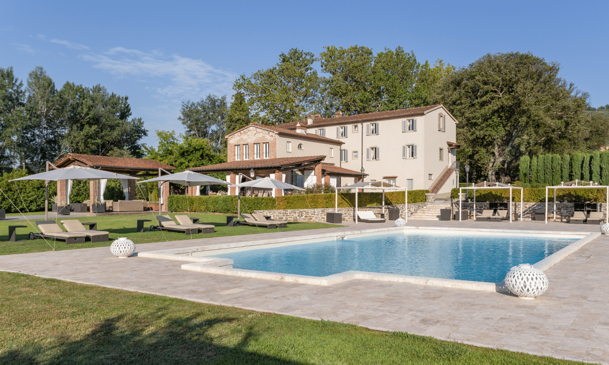 Historical Luxury Estate with a Pool on the Tuscan Hills