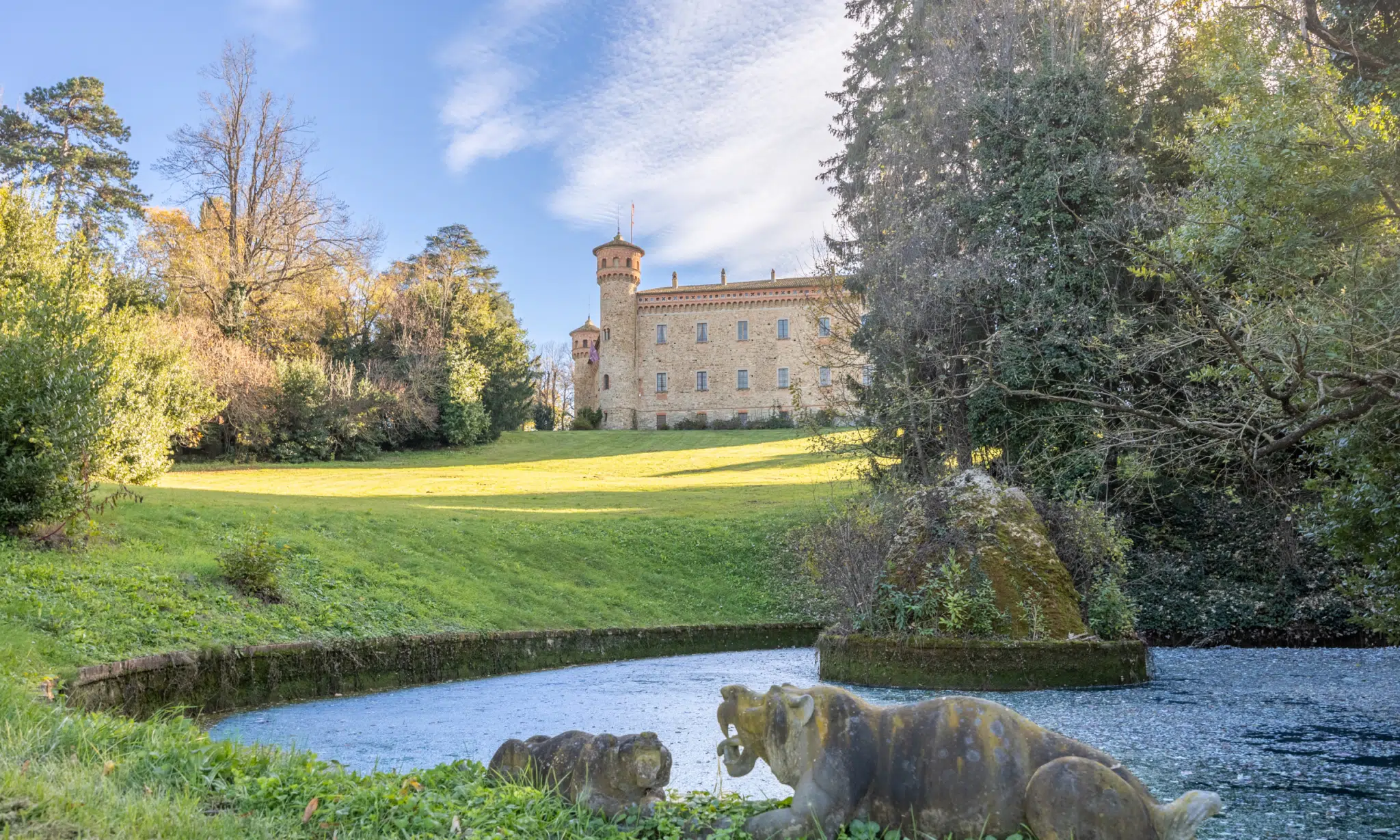 Majestic Historic Castle with Pool near Milan