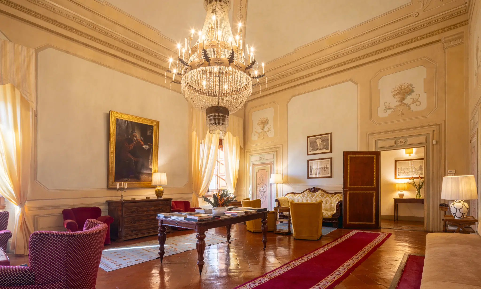 Historic Villa with Swimming Pool and Spa in the Florentine Chianti