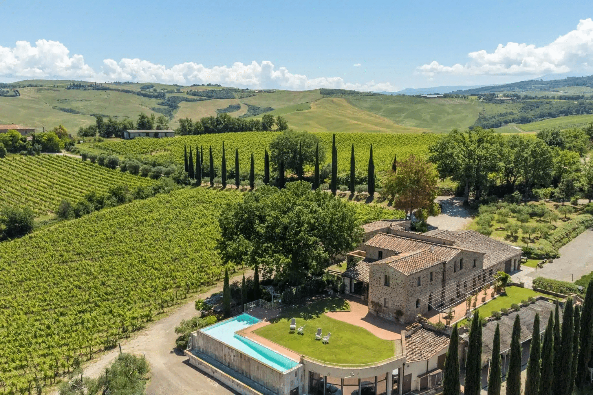 Wonderful Farmhouse with Pool in Montalcino