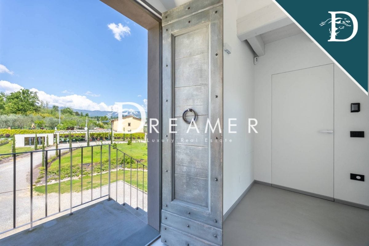 Stunning Modern Villa in Florence Countryside-35_248581
