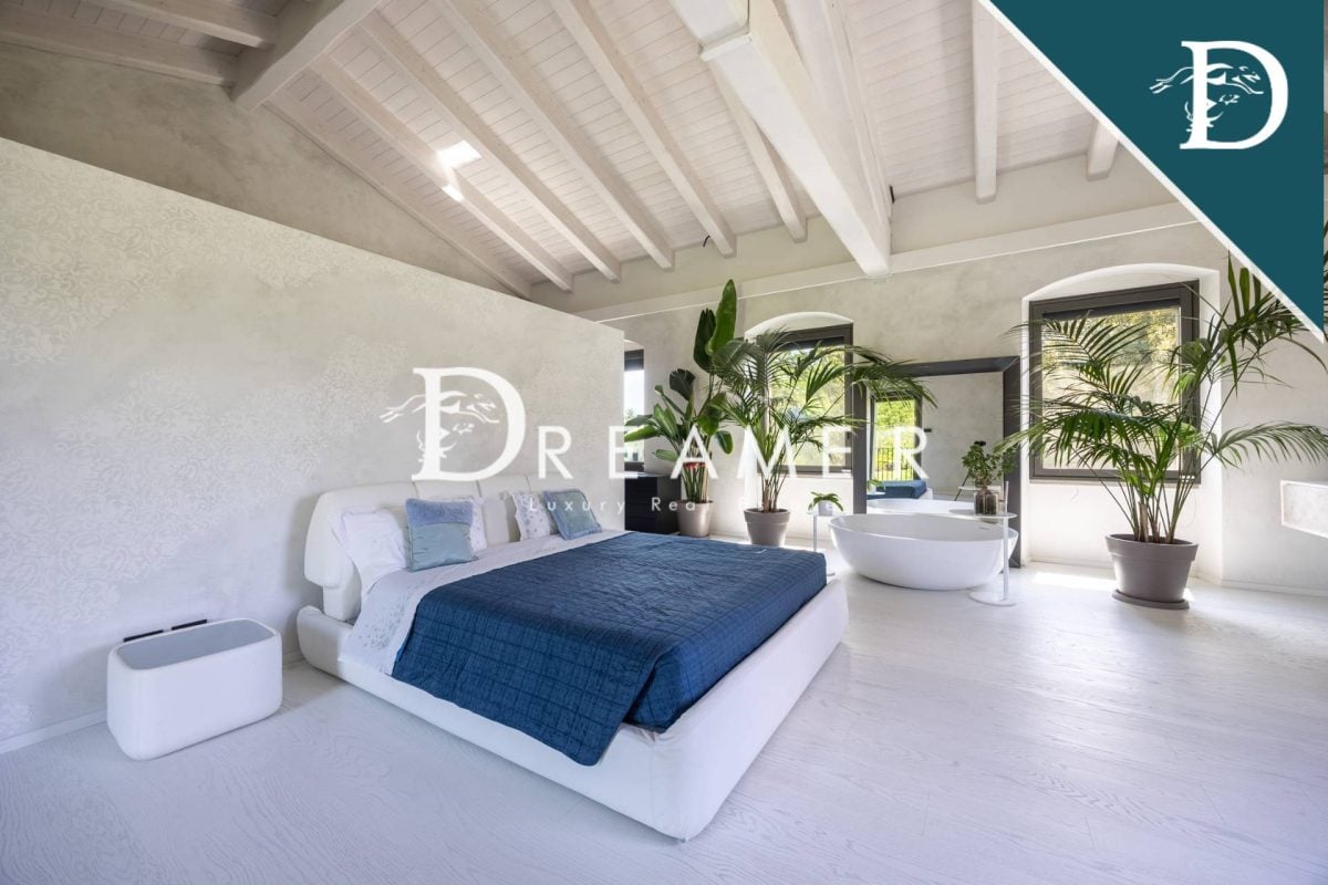 Stunning Modern Villa in Florence Countryside-30_248576