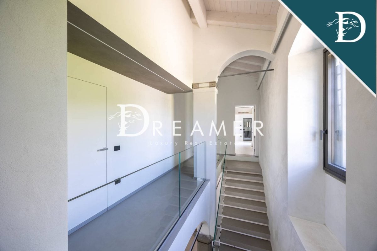 Stunning Modern Villa in Florence Countryside-24_248570