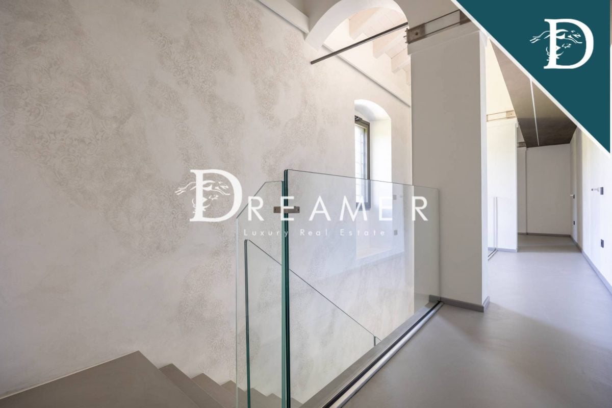 Stunning Modern Villa in Florence Countryside-25_248571