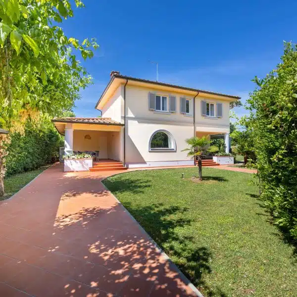 Villa with Garden in Forte dei Marmi - Elegante Villa con Giardino a Forte dei Marmi