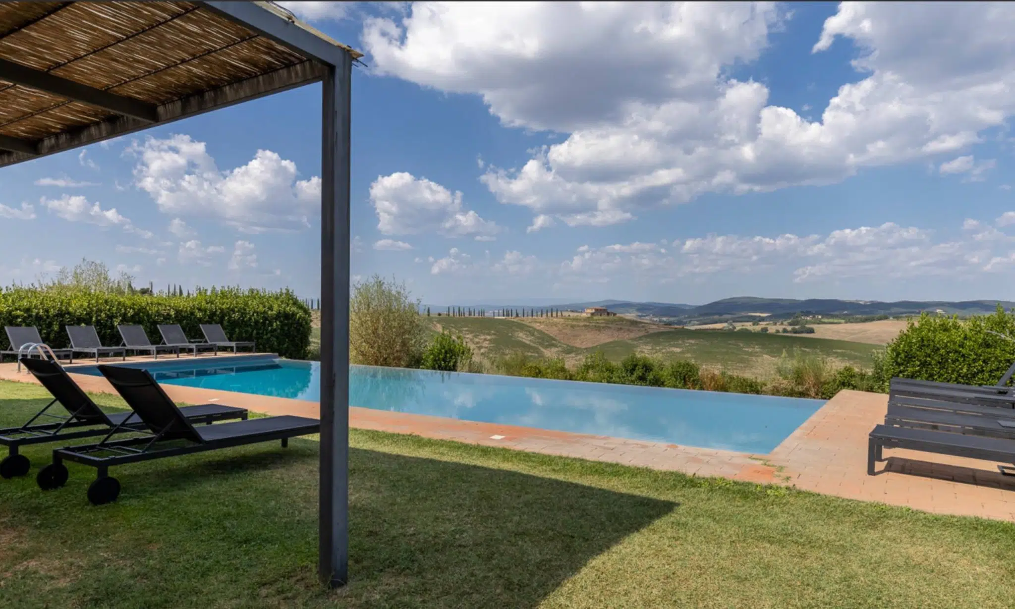 villa con piscina in vendita toscana