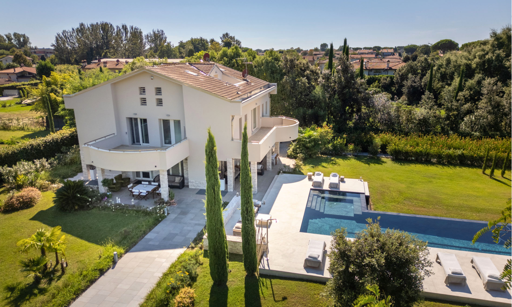 luxury villa for sale in forte dei marmi