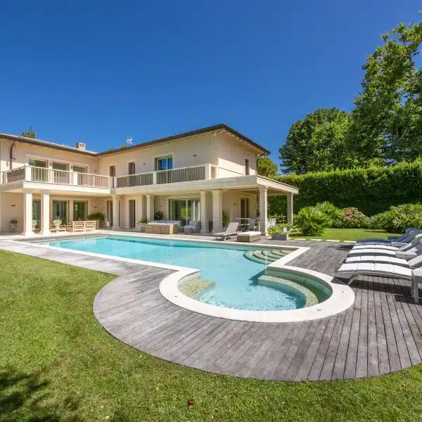 Luxury Villa with Pool in Forte dei Marmi-1
