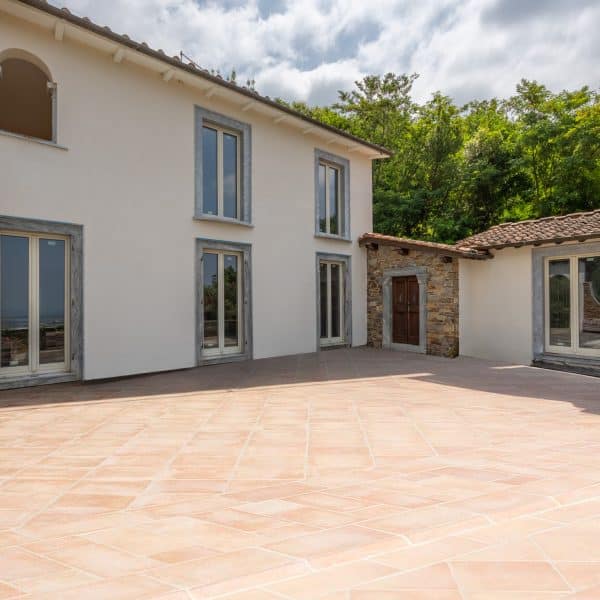 Splendida Villa Vista Mare nelle Colline di Massa