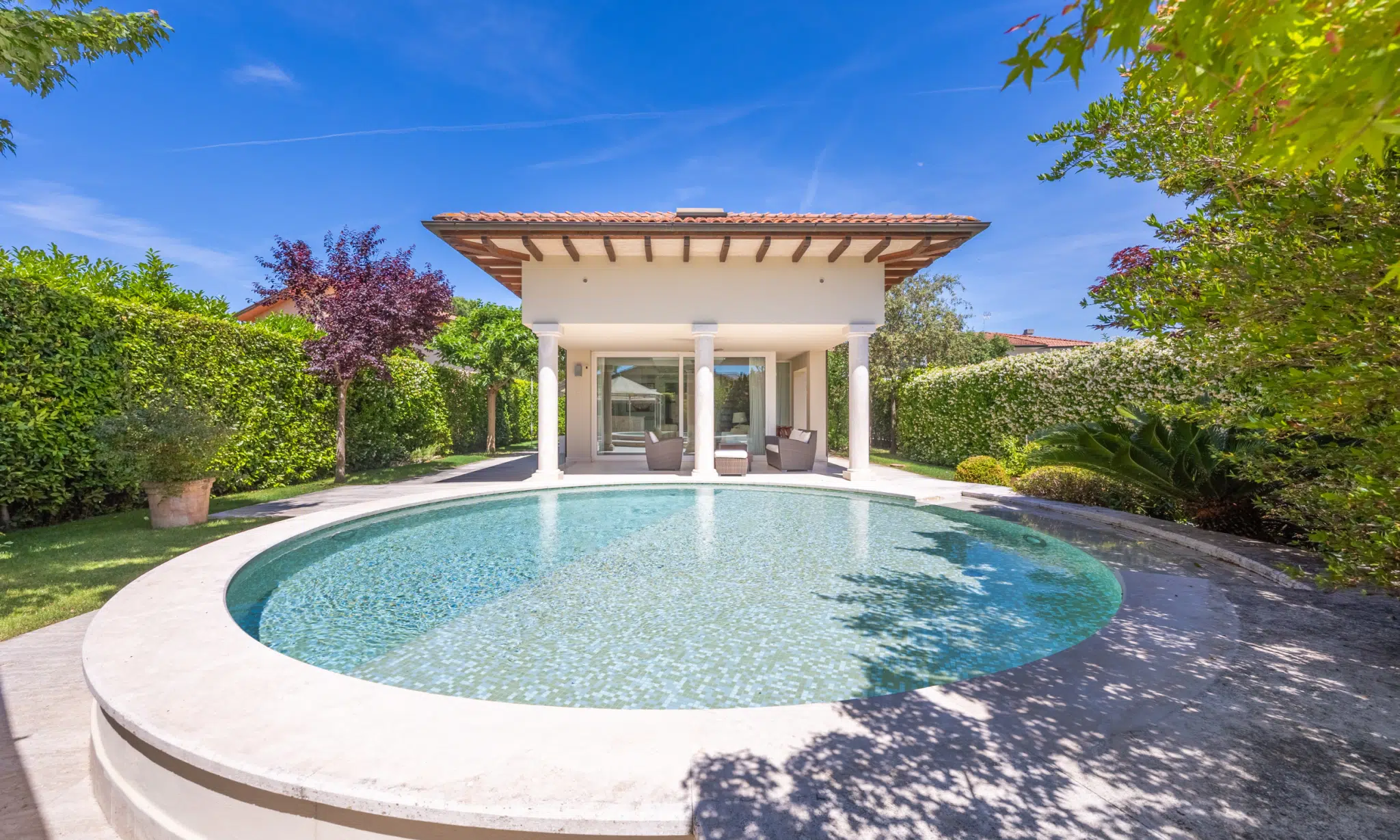 villa di lusso con piscina forte dei marmi