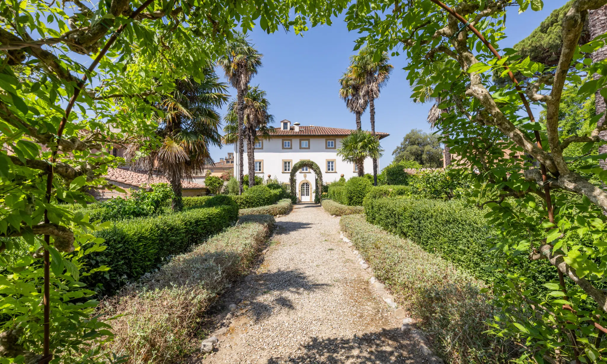 villa with private airport, helipad, and hangar in italy