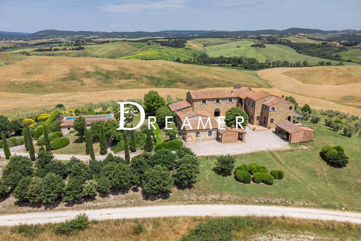 Stunning Villa with Pool Immersed in the Crete Senesi-2_326490