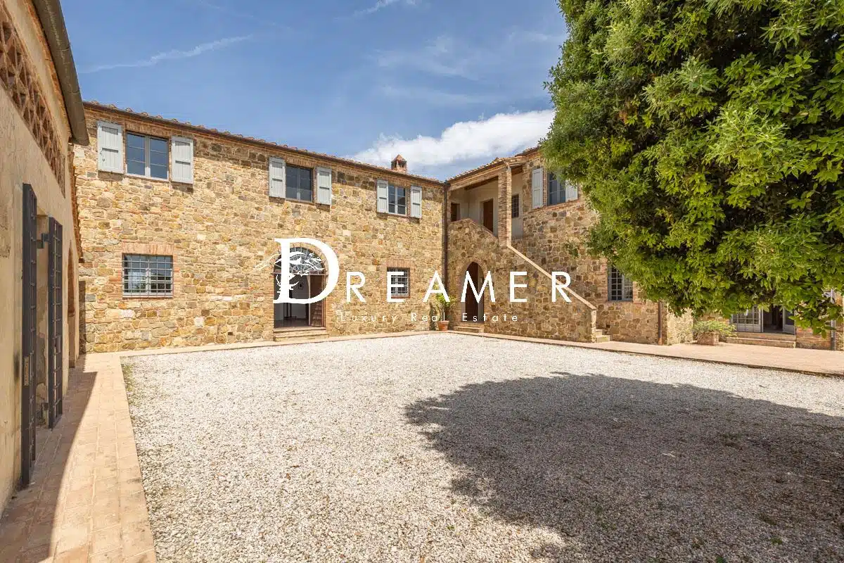 Stunning Villa with Pool Immersed in the Crete Senesi-11_326484