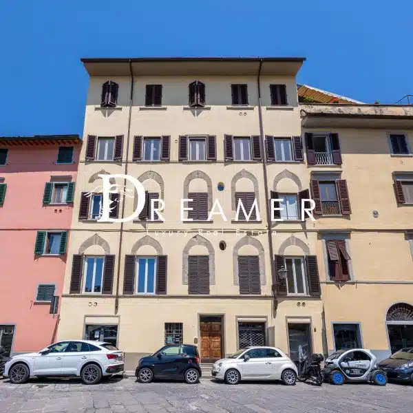Appartamento con Vista Lungarno a Firenze-1