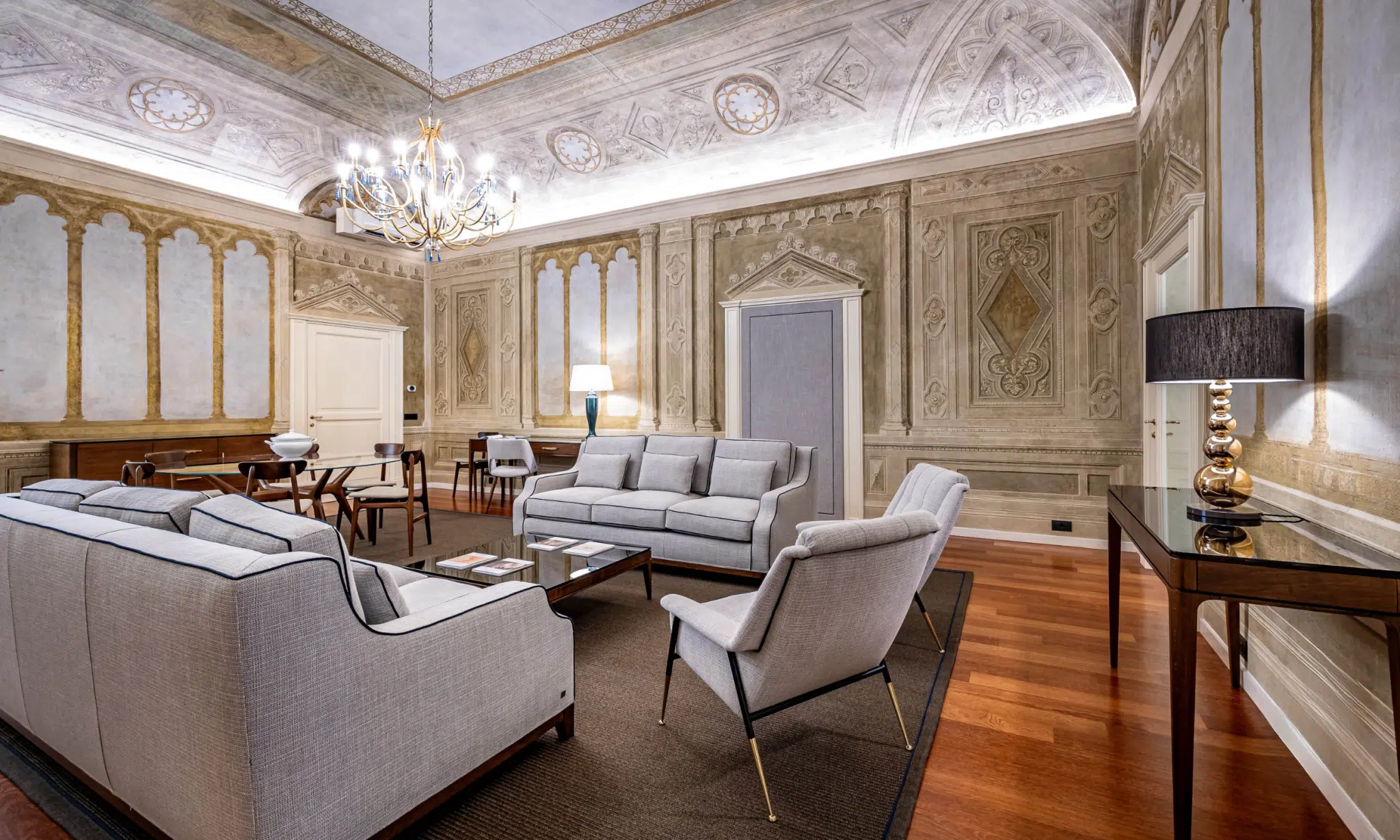 The Buontalenti Legacy: Luxury Apartment in a Historic Florence Palazzo