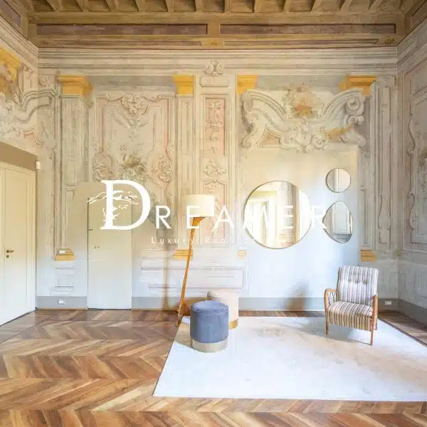 Frescoed Apartment in Florence-0_379126