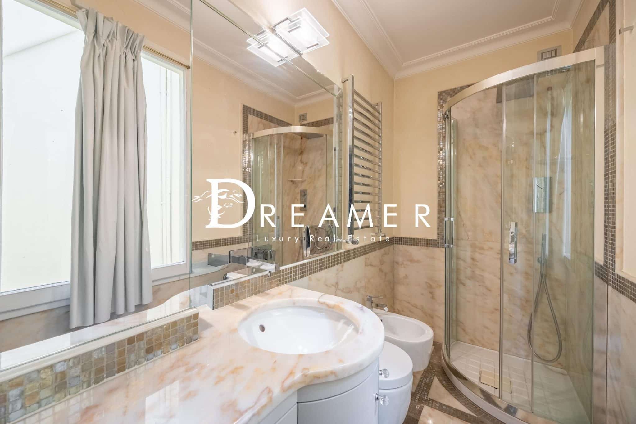 Splendid Apartment with Garage in Florence-14_385840