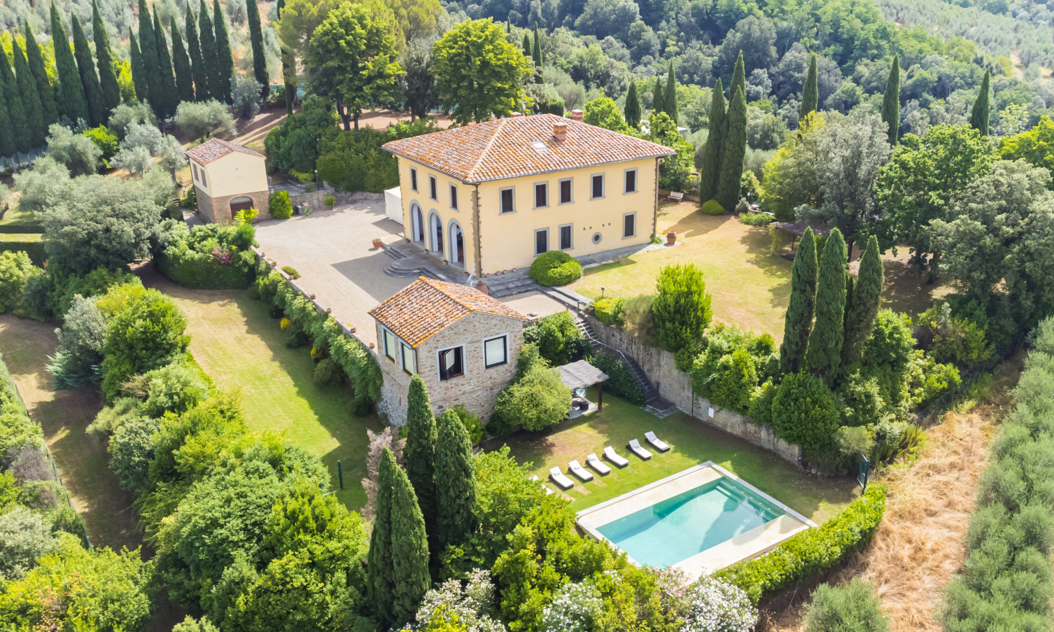 Villa with Pool in Florence Countryside